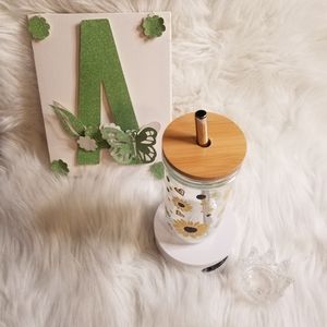 This cute sunflower glass tumbler